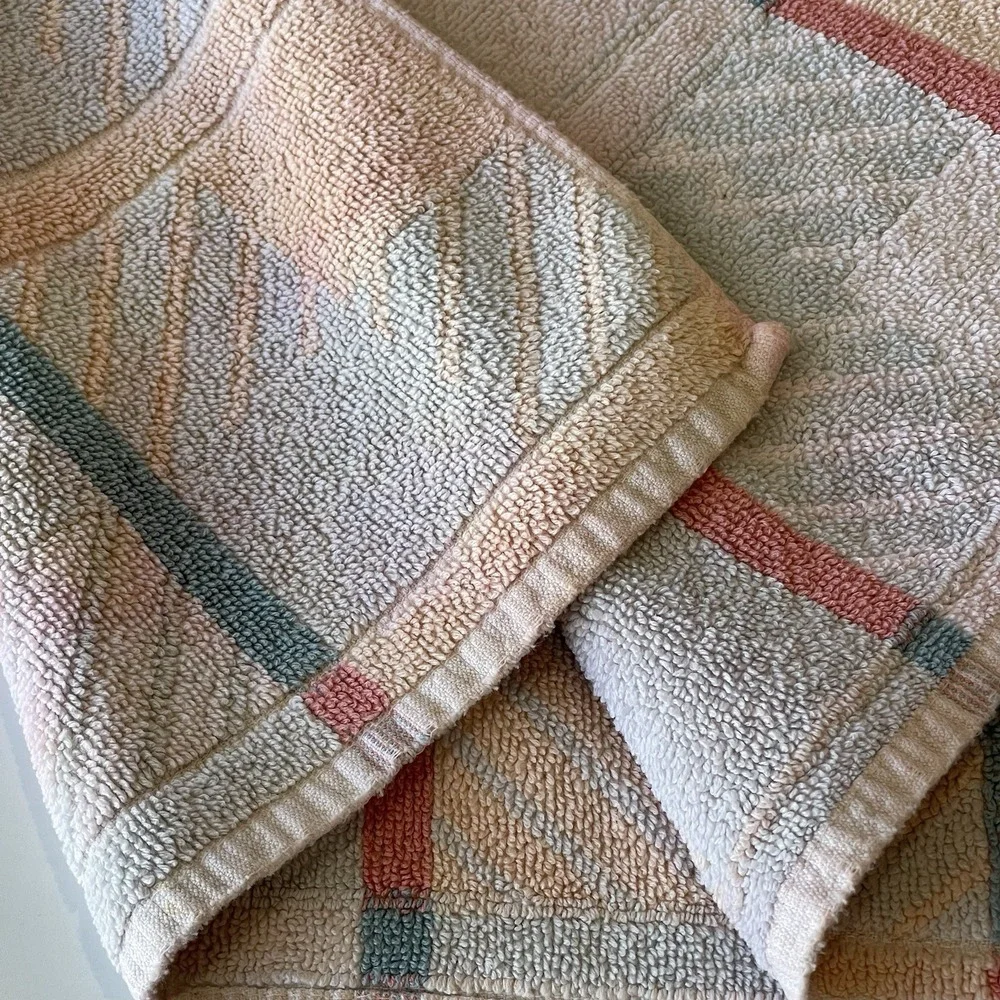 Vintage 70s Springmaid Shula Vardimon 2 Bath Towel Pastel Pink Blue Boho Leaves
